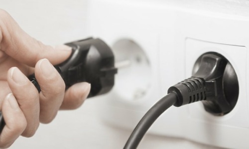 Zaagblad van je afkortzaag vervangen? Haal de stekker uit het stopcontact